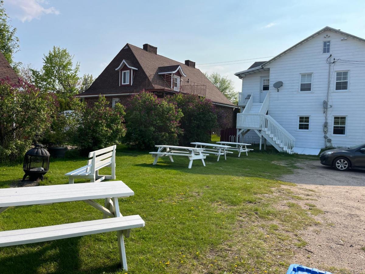 Auberge Lac-Saint-Jean Roberval Buitenkant foto