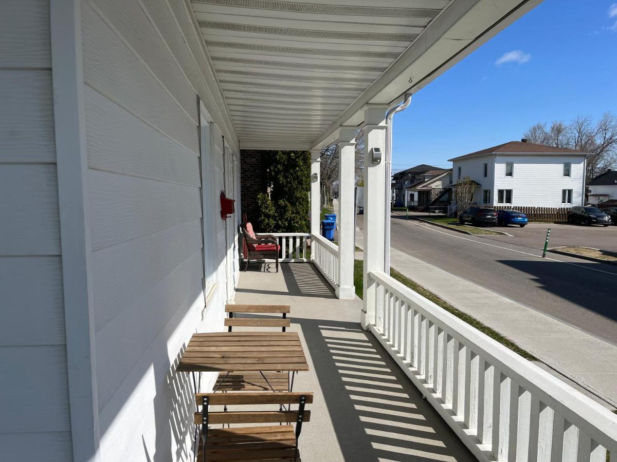 Auberge Lac-Saint-Jean Roberval Buitenkant foto
